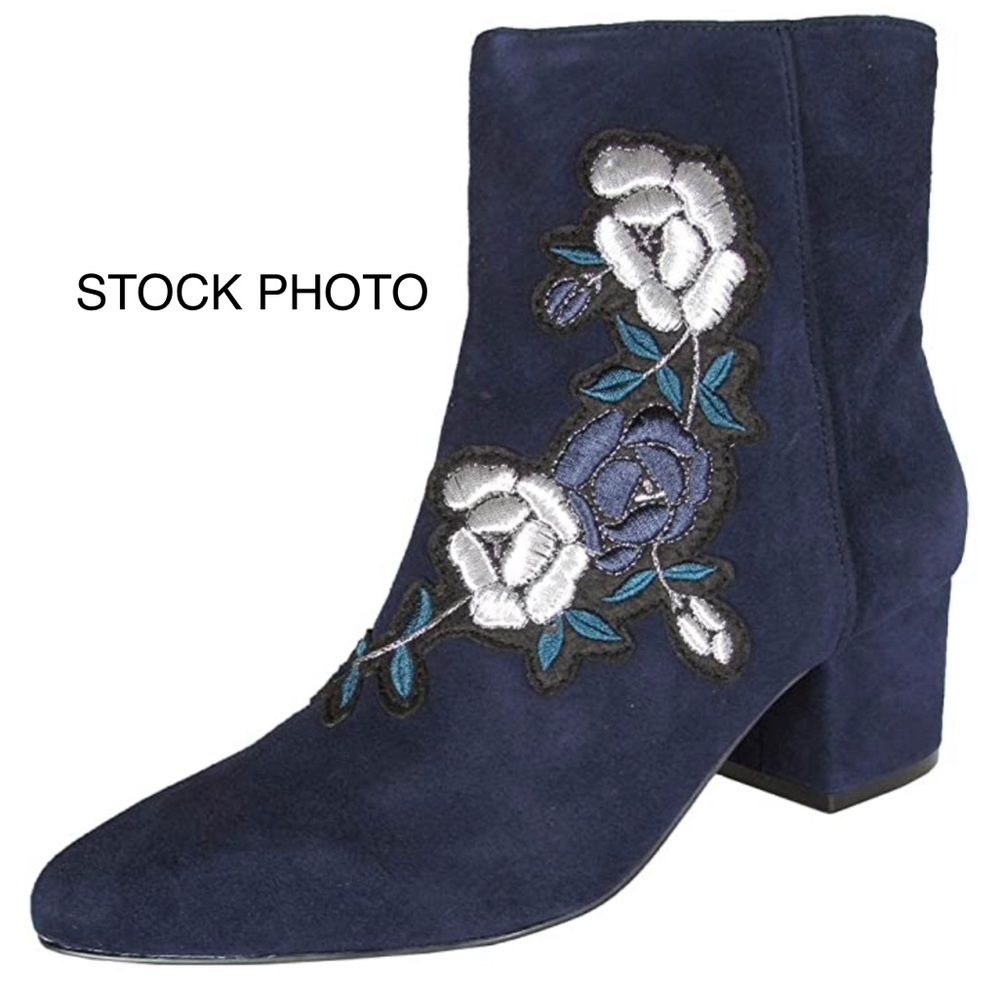 NWT Steven by Steve Madden Blue Suede rose embroidered Brooker booties